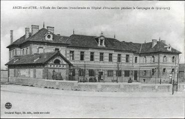 Iconographie - L'école des garçons (transformée en hôpital d'évacuation pendant la campagne de 1914-1915)