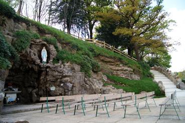 Iconographie - La grotte de Lourdes rénovée