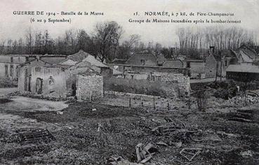 Iconographie - Groupe de maisons incendiées après le bombardement