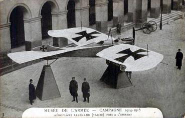 Iconographie - Musée de l'Armée - Campagne 1914-1915 - Aéroplane allemand (taube) pris à l'ennemi