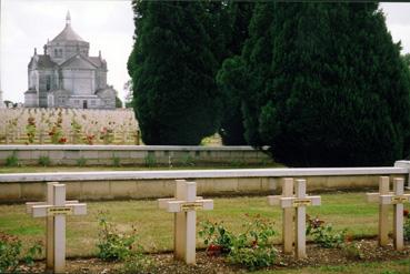 Iconographie - Ossuaire où repose François Burgaud, à Notre-Dame-de-Lorette