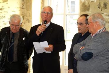 Iconographie - Gérard Moureuil, membre de l'UNC de Vendée, discourant