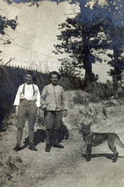 Iconographie - Chasseurs alpins avec un chien