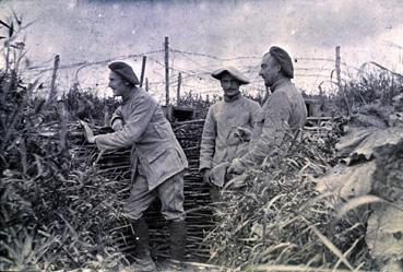 Iconographie - Chasseurs alpins dans la tranchée PC ouvrage A