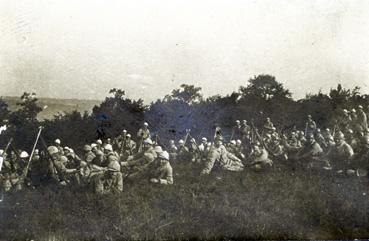 Iconographie - Chasseurs alpins au repos en tenue de combat