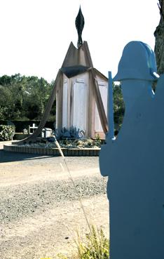 Iconographie - Le monument aux Morts  au cimetière