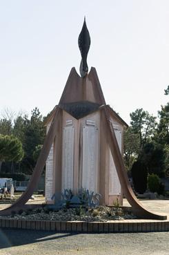 Iconographie - Le monument aux Morts au cimetière