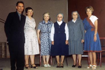 Iconographie - Le départ de l'école des religieuses