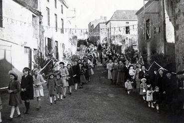 Iconographie - Mission - Procession des filles