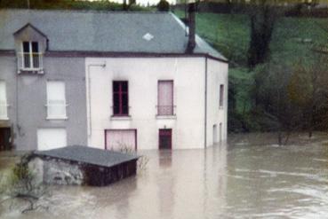 Iconographie - Crue de la Sèvre - Maisons inondées