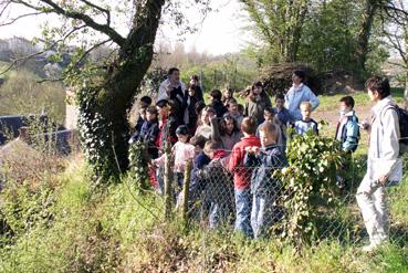 Iconographie - Visite de Mallièvre le 22 avril - Ecoliers au château