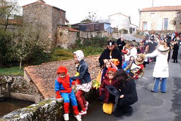 Iconographie - Carnaval -Départ près du lavoir