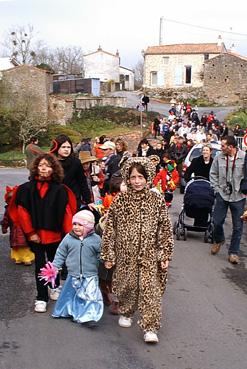 Iconographie - Carnaval - Le cortège près du lavoir