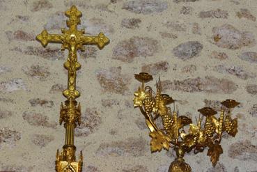Iconographie - La croix processionelle et un bougeoir