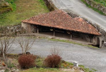 Iconographie - Le lavoir vu du château