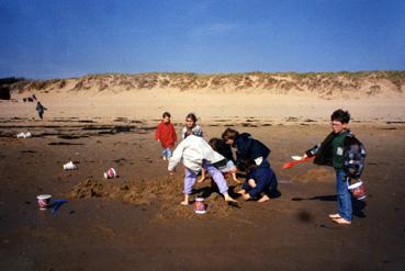 Iconographie - Sortie en mai aux Sables-d'Olonne - Jeu sur la plage