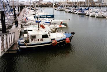 Iconographie - Le port de plaisance - Le bateau pilote