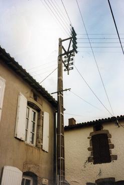 Iconographie - Le réseau électrique et téléphonique aérien