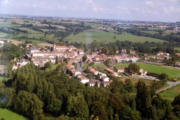 Iconographie - Le bourg vue d'avion