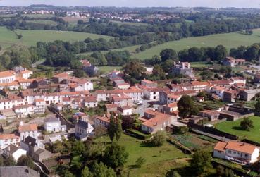 Iconographie - Le bourg vue d'avion