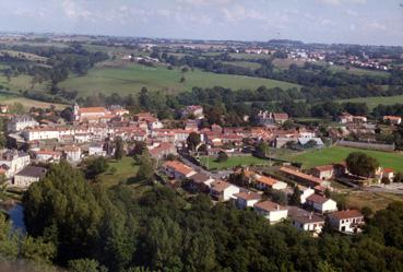 Iconographie - Le bourg vue d'avion