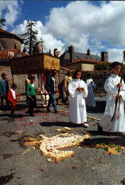 Iconographie - Fête-Dieu - Les enfants de choeur et le dais