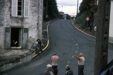 Iconographie - Courses cyclistes - L'attente des coureurs