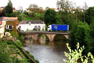 Iconographie - Le pont sur la Sèvre Nantaise