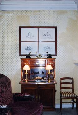 Iconographie - Maison Jean-Paul Guerlain - Secrétaire à porte rabattante