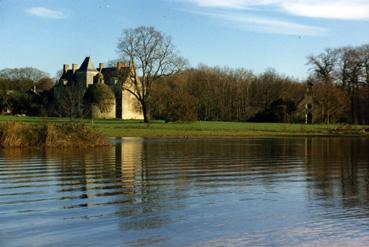 Iconographie - Le lac de Grand-Lieu et le château de la Sénaigerie