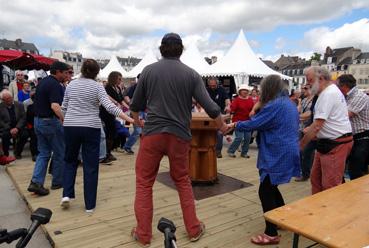 Iconographie - Fête du Golfe - Trophée Capitaine Hayet - Touline menant la danse