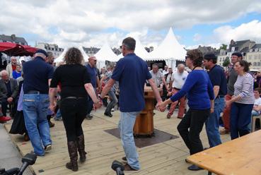 Iconographie - Fête du Golfe - Trophée Capitaine Hayet - Touline menant la danse