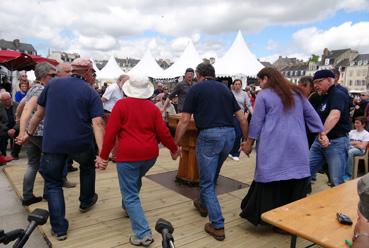 Iconographie - Fête du Golfe - Trophée Capitaine Hayet - Touline menant la danse