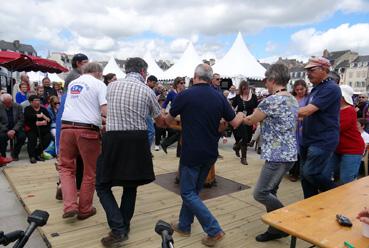 Iconographie - Fête du Golfe - Trophée Capitaine Hayet - Touline menant la danse