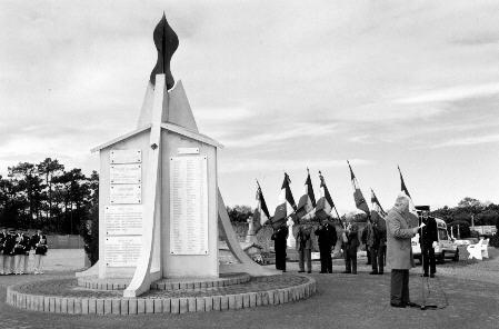 Iconographie - Allocution devant le Monument aux Morts