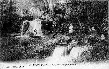 Iconographie - La cascade du jardin public