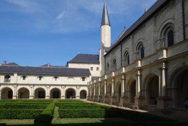 Iconographie - Le cloître de l'abbatiale de Fontevraud