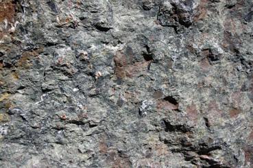 Iconographie - Brèche - volcanite acide de Voutré, présentée à Beautour