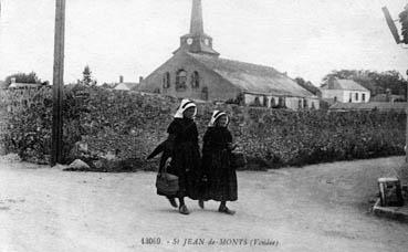 Iconographie - Deux femmes coiffées du capot