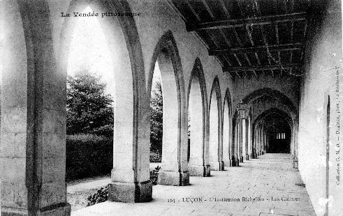 Iconographie - Institution Richelieu - Les cloîtres