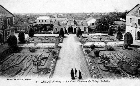 Iconographie - La cour d'honneur du collège Richelieu