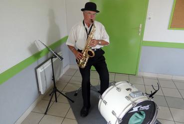 Iconographie - Gilbert Guillet, musicien saxophoniste