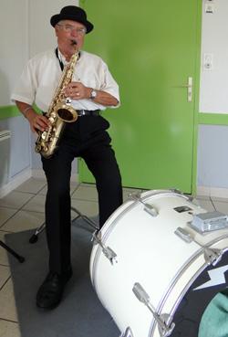 Iconographie - Gilbert Guillet, musicien saxophoniste