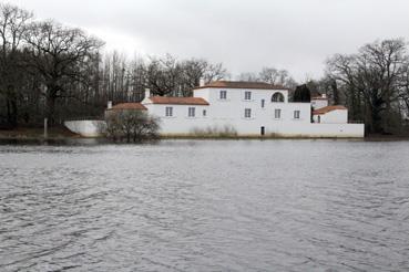 Iconographie - Observation sur le lac de Grand-Lieu avec Alphonse Joyeux, la maison Guerlain