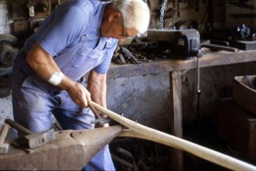 Iconographie - Emile Lebeaupin, menuisier de Passay, constructeur de plates et de yoles