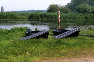 Iconographie - Yoles de chasse fraîchement goudronnées