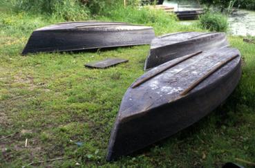 Iconographie - Yoles de chasse en attente de goudronnage