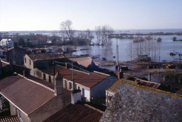 Iconographie - Le lac en crue en février, vu de la tour-observatoire de la Maison du Pêcheur