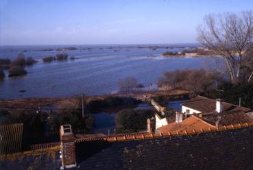 Iconographie - Le lac en crue en février, vu de la tour-observatoire de la Maison du Pêcheur