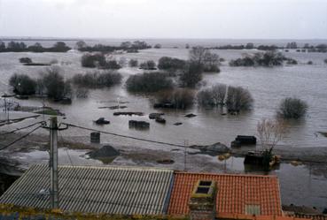 Iconographie - Le lac en crue en février, vu de la tour-observatoire de la Maison du Pêcheur